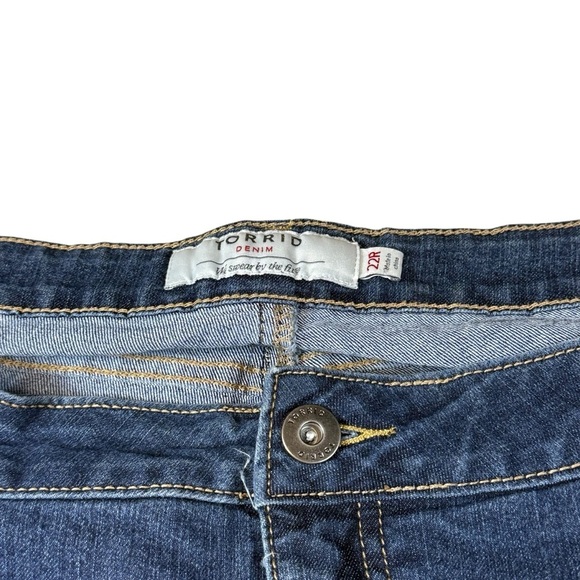 Torrid Womens Boyfriend Straight Vintage Stretch Mid-Rise Jean Plus Size 22R - Picture 2 of 3